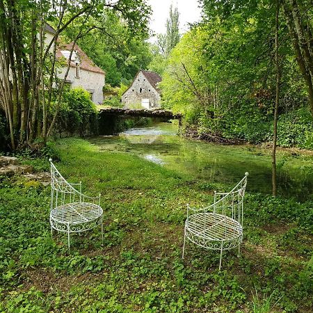Bed and Breakfast Le Moulin De Jules Et Akasha Murat Exterior foto