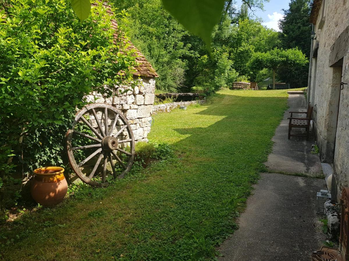 Bed and Breakfast Le Moulin De Jules Et Akasha Murat Exterior foto