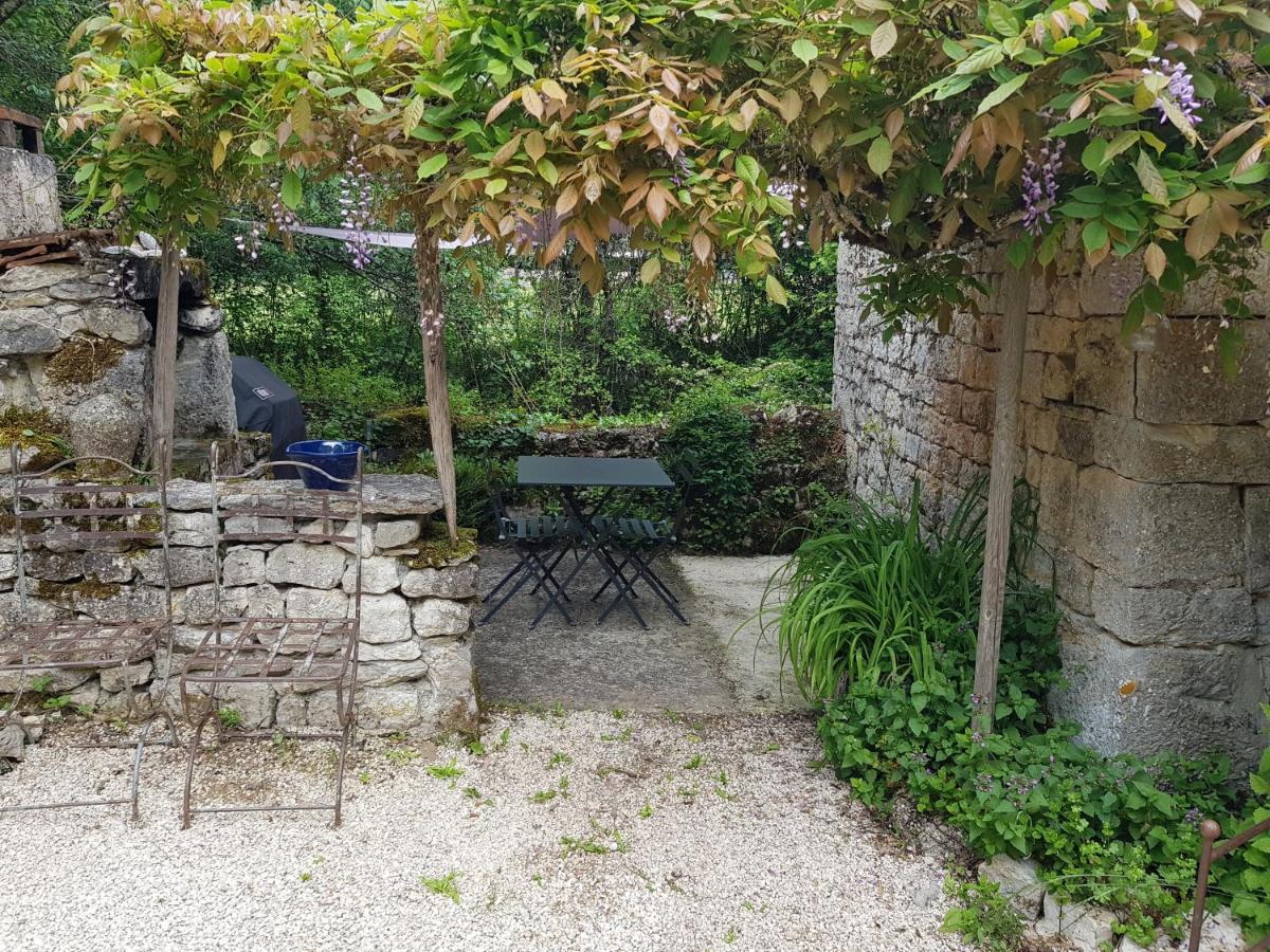 Bed and Breakfast Le Moulin De Jules Et Akasha Murat Exterior foto
