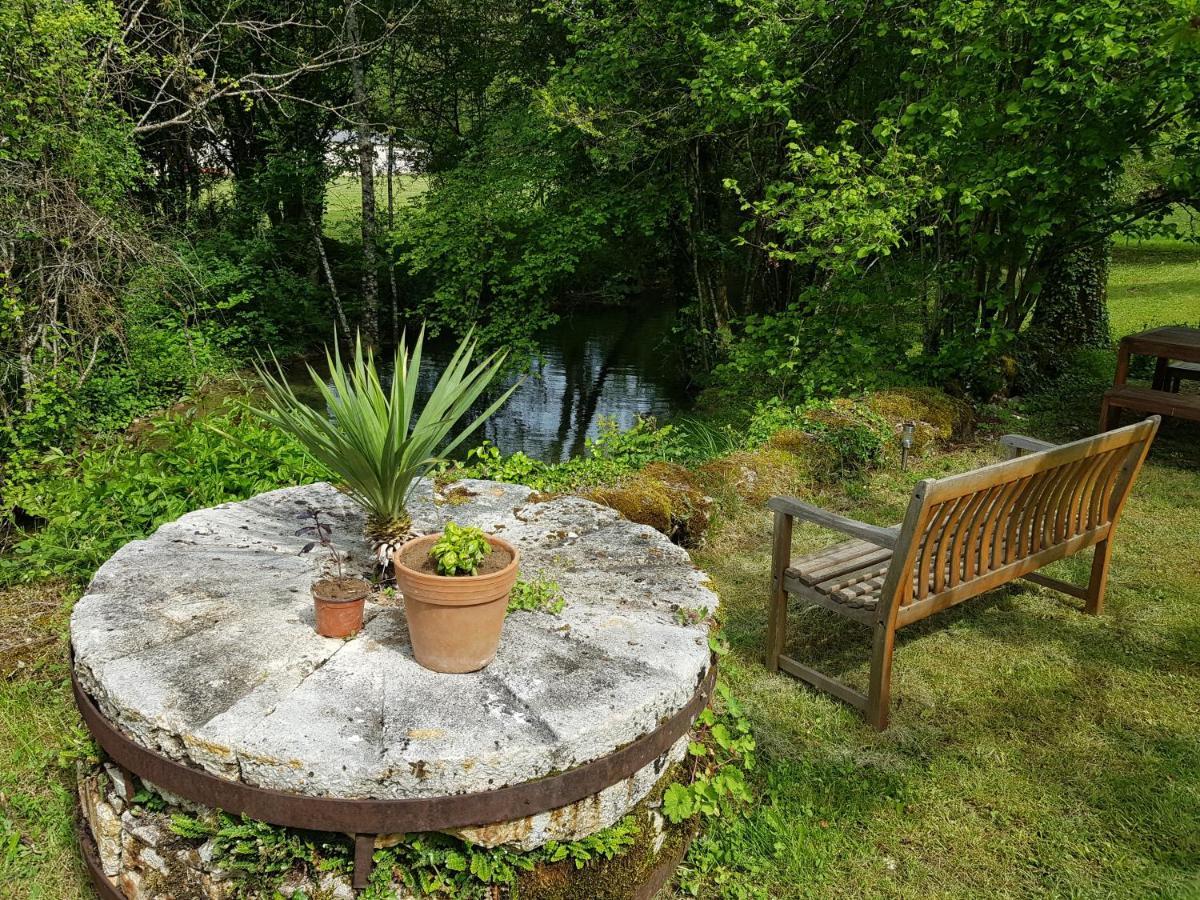 Bed and Breakfast Le Moulin De Jules Et Akasha Murat Exterior foto